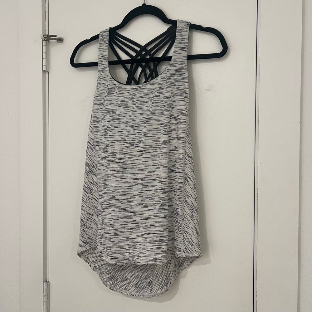 NWOT Lululemon Built in Bra Top - Picture 2 of 9